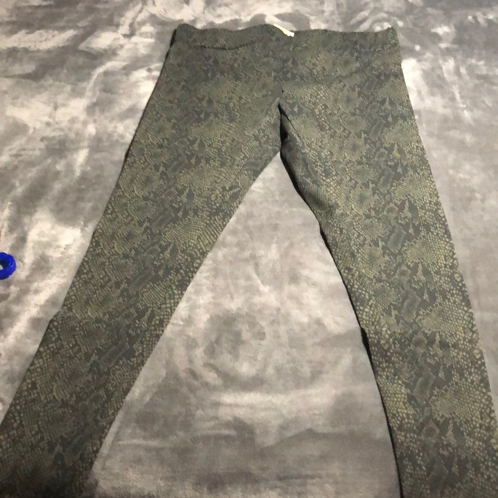 Green pattered leggings